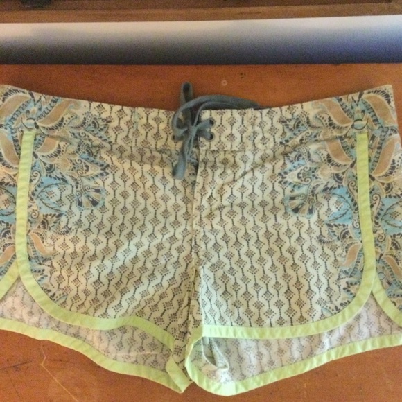 Free People- Favorite Linen Board Shorts. Size 12 - Picture 8 of 8